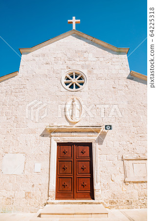 Saint George church on hill in Primosten, Croatia Saint George church on hill in Primosten, Croatia 64225318