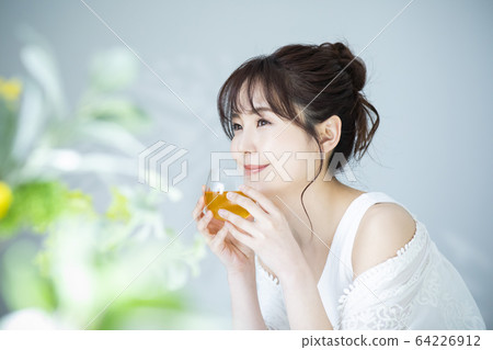 女人杯喝下午茶時間 64226912