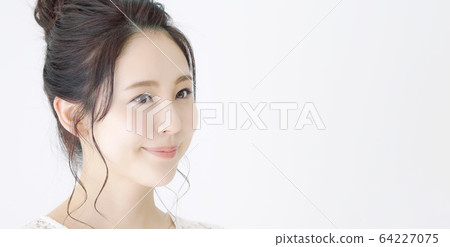 A woman with a smile 64227075