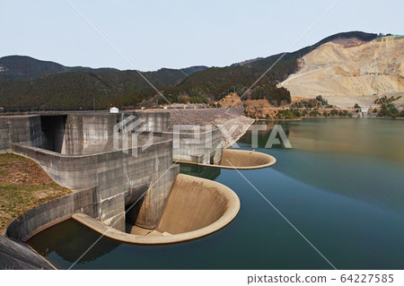 Shiga / Aoto Dam (a dam with a very rare spillway structure unlike any other in the world) Shiga / Aoto Dam (a dam with a very rare spillway structure unlike any other in the world) 64227585