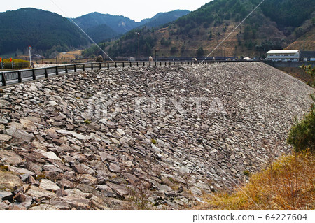 Shiga / Aoto Dam (a dam with a very rare spillway structure unlike any other in the world) Shiga / Aoto Dam (a dam with a very rare spillway structure unlike any other in the world) 64227604