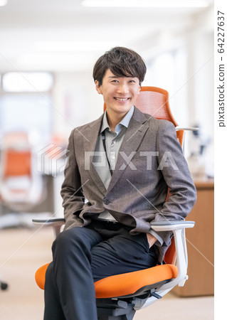 商務男士辦公室新員工 64227637