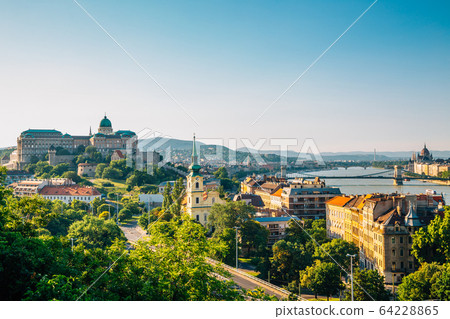 Buda Castle and Chain bridge with danube river in Budapest, Hungary Buda Castle and Chain bridge with danube river in Budapest, Hungary 64228865