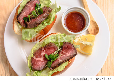 Beef sandwich 64231232