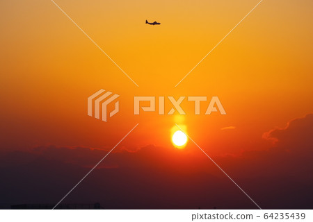 C-130大力神在夜間飛行 C-130大力神在夜間飛行 64235439