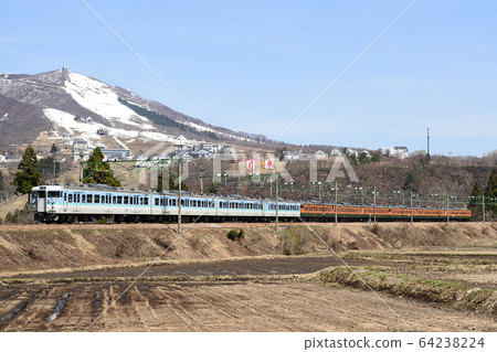 上越線運行的JNR火車系列115 上越線運行的JNR火車系列115 64238224