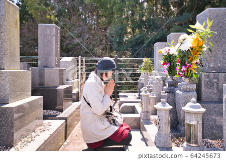 a visit to a grave  64245673