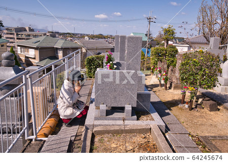 a visit to a grave  64245674