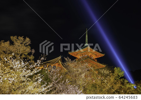 Kiyomizu-dera三倍塔在春天 64245683