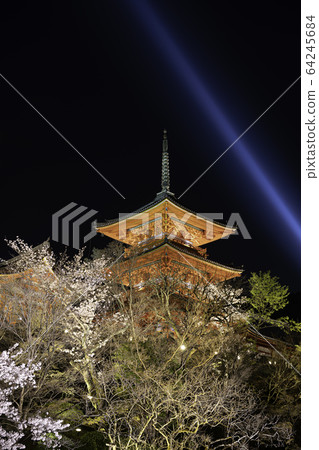 Kiyomizu-dera三倍塔在春天 64245684