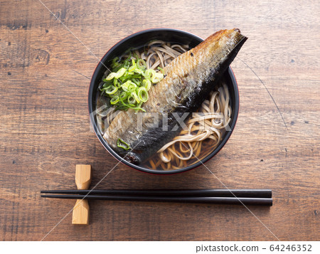新鮮的蕎麥麵 64246352