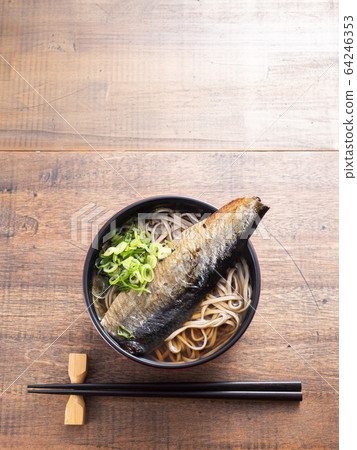 新鮮的蕎麥麵 64246353