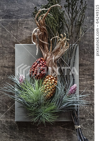 Dried flower  64249315
