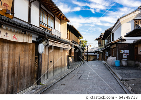 Townscape of Shimizu Saneizaka 64249718