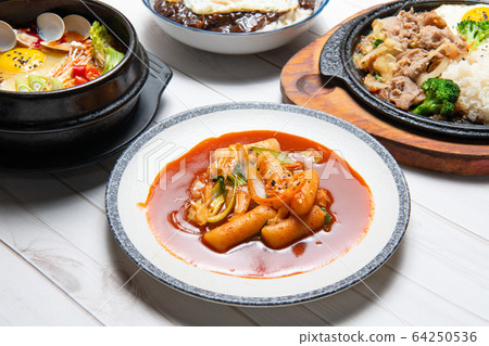 韓國食品,石鍋拌飯,toppogi,chajangmyeon,石烤石鍋拌飯 韓國食品,石鍋拌飯,toppogi,chajangmyeon,石烤石鍋拌飯 64250536