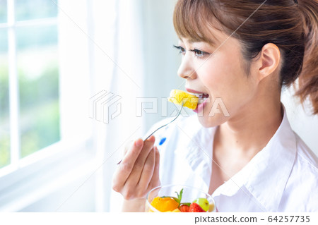 A woman to have breakfast A woman to have breakfast 64257735