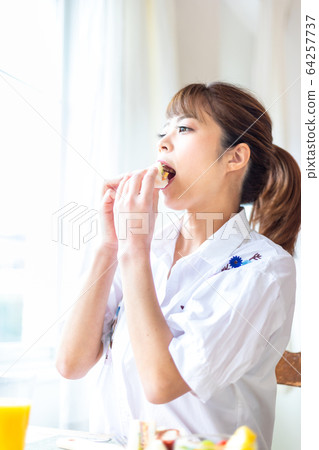 一個女人要吃早餐 一個女人要吃早餐 64257737