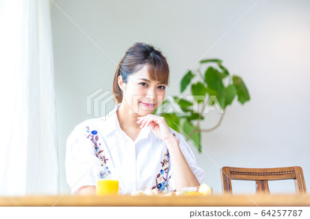 A woman to have breakfast A woman to have breakfast 64257787