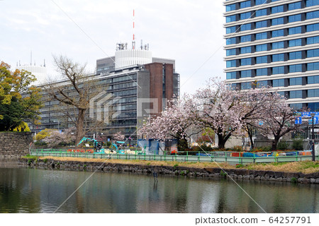 位於千代田區一橋的每日新聞東京總公司大樓 位於千代田區一橋的每日新聞東京總公司大樓 64257791