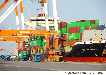 Container wharf 64257887