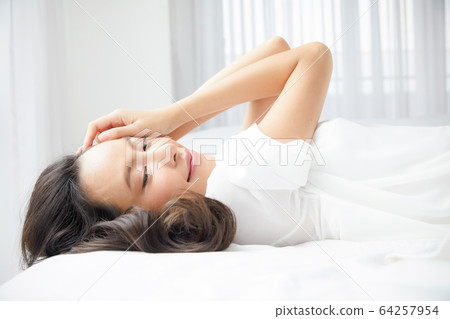 美麗的女人床床臥室睡眠明亮的房間放鬆的人材料 美麗的女人床床臥室睡眠明亮的房間放鬆的人材料 64257954