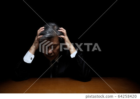 A man with a tragic feeling Black back suit figure executive president officer bureaucrat 64258420