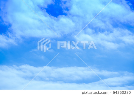 雲彩覆蓋白色藍色梯度大天空清楚的藍天天空風景刷新的天空背景 64260280