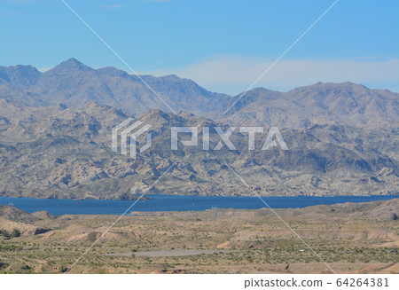 Beautiful view of Lake Mohave on the Arizona Nevada border, in the Lake Mead National Recreation Area. Mohave County, Arizona USA 64264381
