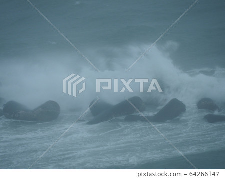 Large waves Large waves 64266147