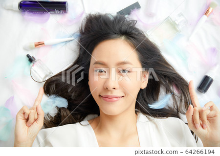 美女，女人，床，鳥瞰，化妝，化妝品，娛樂，人，材料 64266194