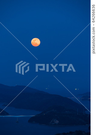 滿月（瀨戶內海的夜景） 64266636
