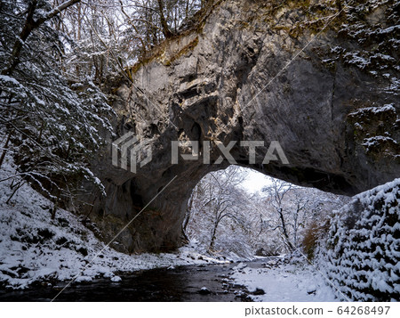 Snow male bridge [Taishakukyo] 64268497