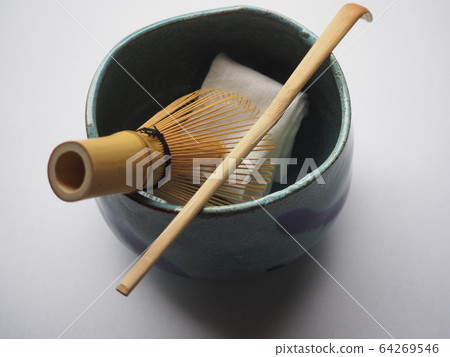 Tea ceremony: Matcha tea bowl with Mino ware Tea ceremony: Matcha tea bowl with Mino ware 64269546