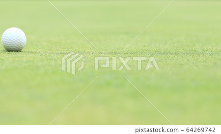 高爾夫球圖像散景上綠色 高爾夫球圖像散景上綠色 64269742