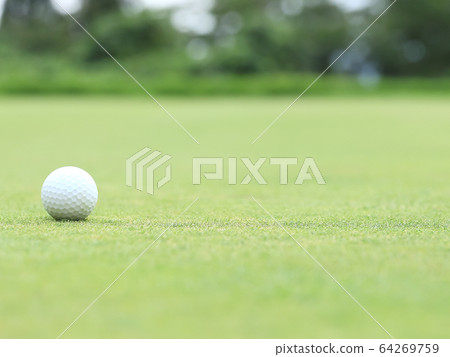 高爾夫球圖像散景上綠色 高爾夫球圖像散景上綠色 64269759