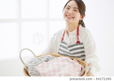 少婦生活方式圍裙洗滌 少婦生活方式圍裙洗滌 64272260
