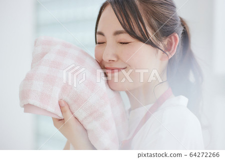 少婦生活方式圍裙洗滌 64272266