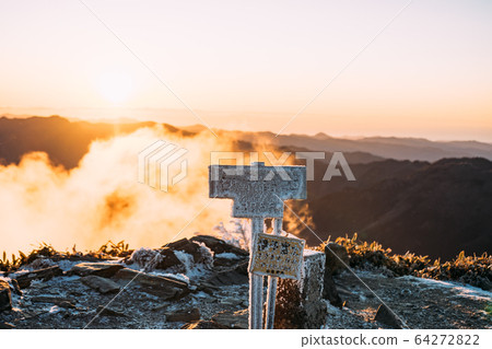 Winter Iyo Fuji summit 64272822