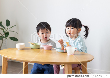 Child meal 64273196