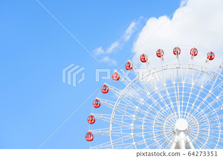 摩天輪（遊樂園，藍天，雲彩，夏天等） 64273351