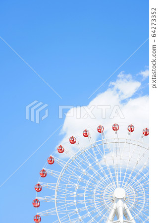 摩天輪（遊樂園，藍天，雲彩，夏天等） 64273352