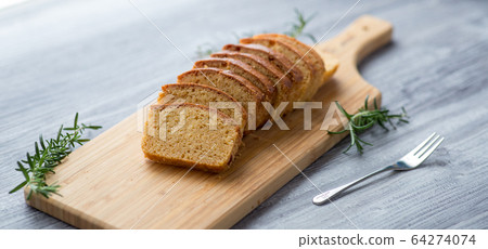 Pound Cake  64274074