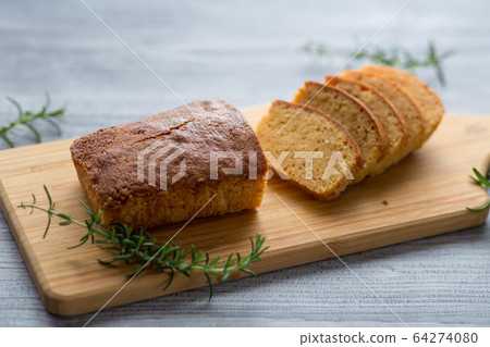 Pound Cake  64274080