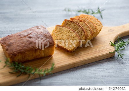 Pound Cake  64274081