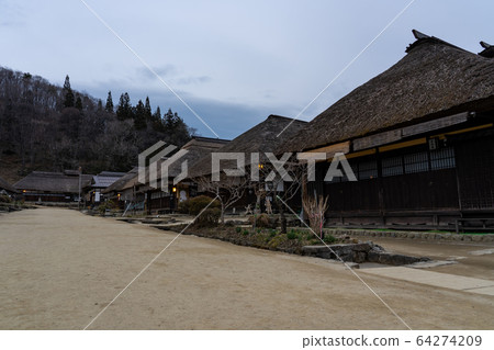 福島縣南會津郡下鄉町大內宿的舊私人住宅黃昏 64274209