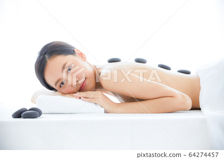 美容女人按摩水療雅詩蘭黛放鬆的人素材 64274457