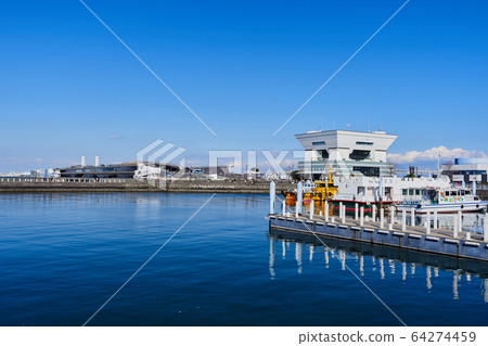 Yokohama port  64274459