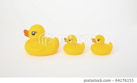 Arrangement of ducks in the bath Arrangement of ducks in the bath 64276155
