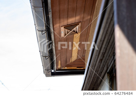 Peeled eaves Peeled eaves 64276484