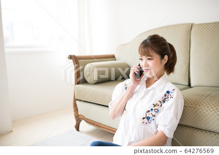 一個女人打電話 一個女人打電話 64276569